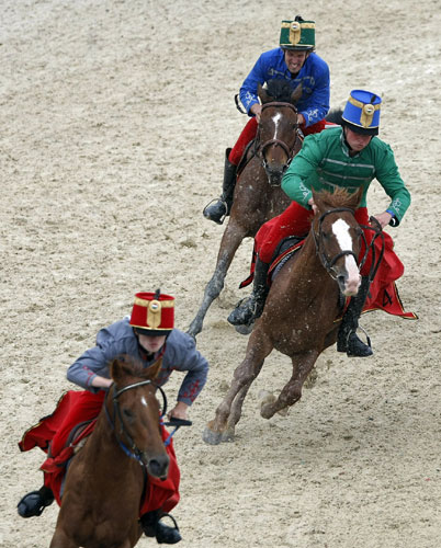 24sport: Hungarian horsemen ride during the second National Gallop 