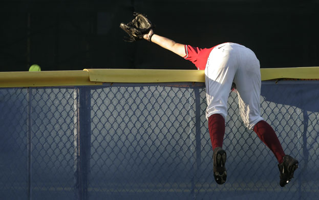 24sport: Whitney Larsen misses a catch