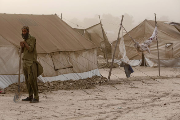 IDP camps Pakistan: The wind and dust blows in the massive Jalozai camp