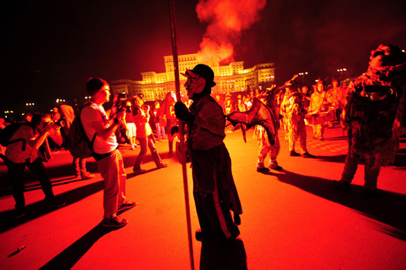 1 June 2009: Bucharest, Romania: Spanish street theatre company 'Els Comediants'