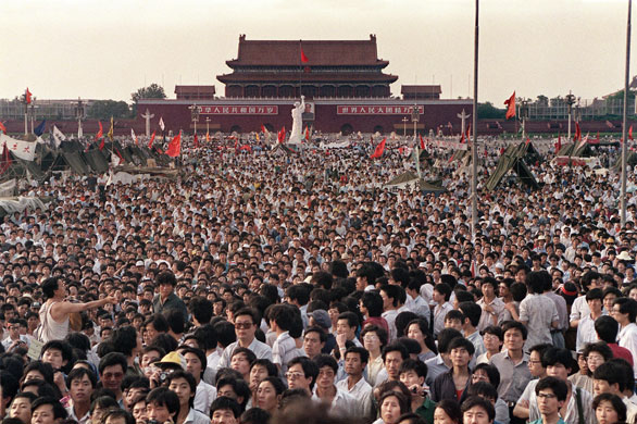 Tiananmen Square: Thousands of people gather in Tiananmen Square