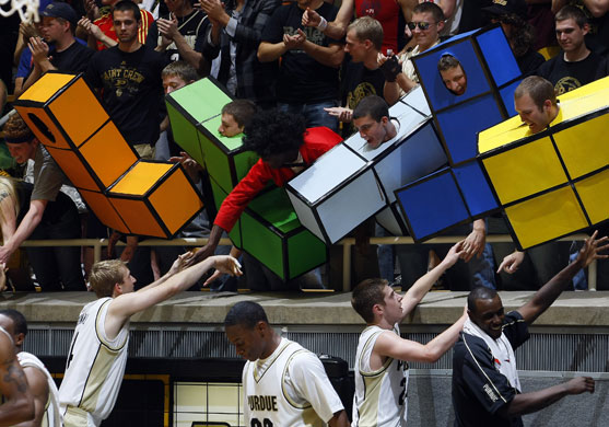 Tetris 25th anniversary: Basketball fans dressed as the video game Tetris