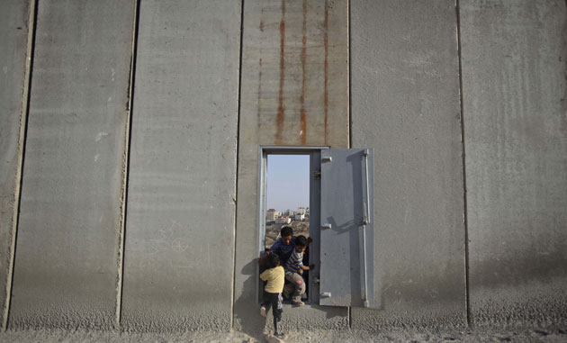 24 hours: Jerusalem, Israel: Palestinian Bedouin children