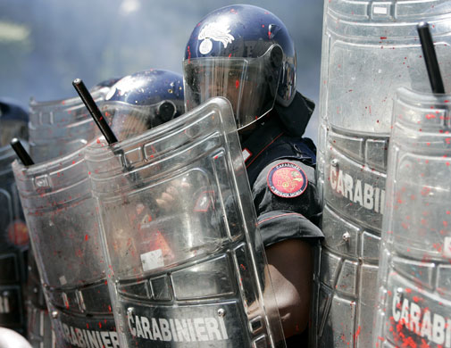 Gaddafi in Rome: Italian Carabinieri use their shields against eggs and paint