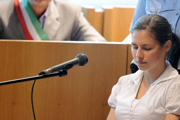 Meredith Kercher trial: Amanda Knox takes place in the courtroom in Perugia