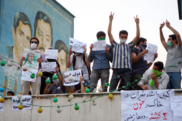 Iran protests: Iranians Protest President Mahmoud Ahmadinejad Re-Election