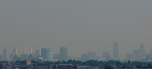 Extreme Weather: Smog over London, Britain - 04 Jul 2006