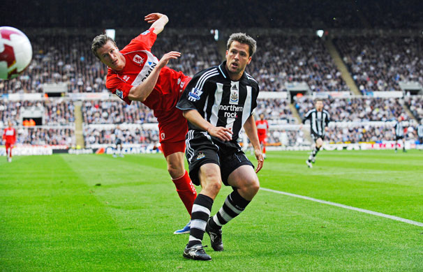 Utd transfer oldies: Michael Owen is beaten to the ball by Robert Huth