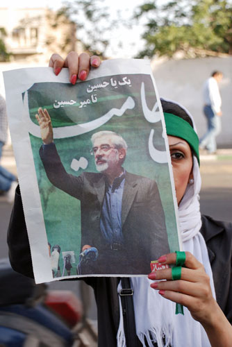 17 June: Iran: Pro-Mousavi silent demonstration in Taft-e-Tir to Vali-e-Asr sq