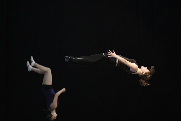 24sport: Two girls practice on the trampoline