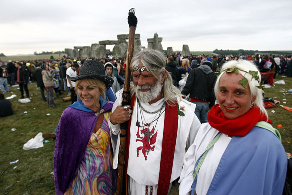 Stonehenge solstice: Revellers pose to celebrate the summer solstice at Stonehenge