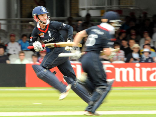 Women's Twenty20 Final: Beth Morgan and Claire Taylor