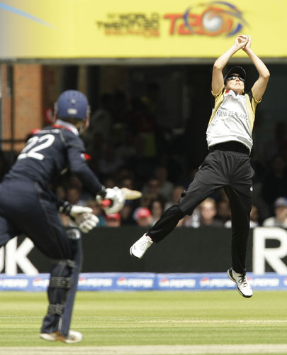 Women's Twenty20 Final: Beth Morgan and Sara McGlashan