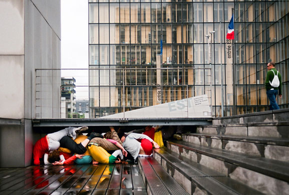Willi Dorner's Bodies: Willi Dorner's Bodies In Urban Spaces: Paris, France