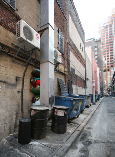 Willi Dorner's Bodies: Willi Dorner's Bodies In Urban Spaces: Philadelphia, USA