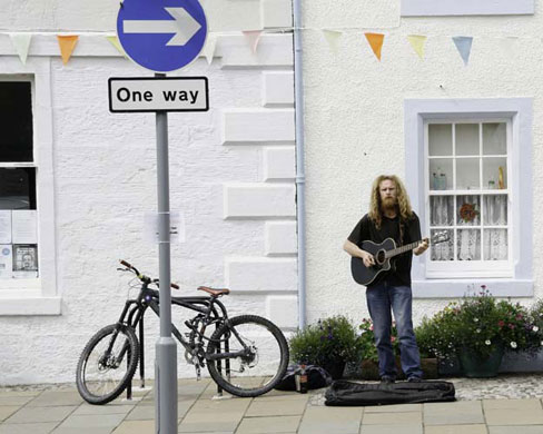 Colin Fenn: Busker, Pittenweem