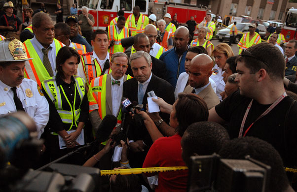 Washington Metro crash: Joseph Persichini Jr and Mayor Adrian M Fenty during a news conference