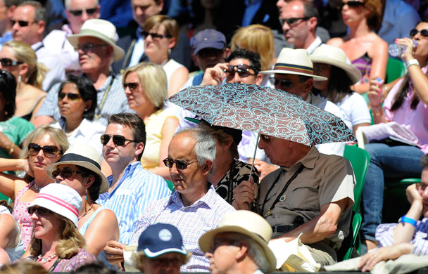 Wednesday Wimbledon: Fans with umbrella