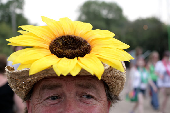 First day at Glastonbury: sunflower dress sunflower hat at Glastonbury