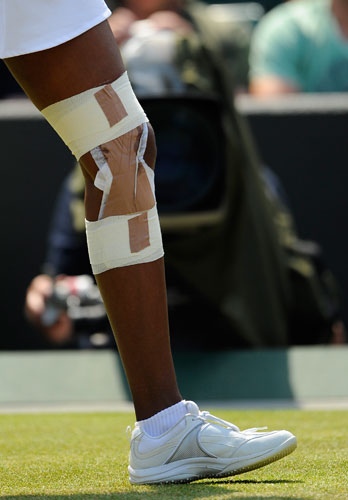 Thursday Wimbledon: Strapping on Venus Williams' knee