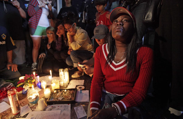 Michael Jackson reaction: Los Angeles, US: Fans gather to honour Michael Jackson