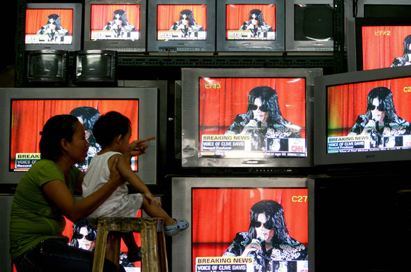 Michael Jackson reaction: Aa news broadcast on the death of Michael Jackson