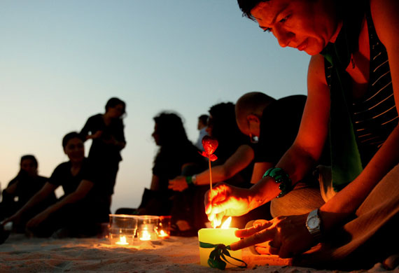 26 June 2009: Dubai: Iranians attend a candle-light vigil for Neda Agha-Soltan