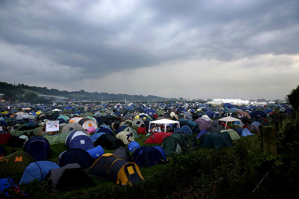 24 Hours: Glasto Weather: first day at glastonbury 2009 storm clouds loom weather