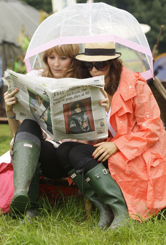 Glasto reacts: MJ's death: reading about Michael Jackson's death glastonbury