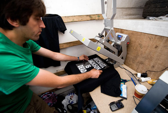 Glasto reacts: MJ's death: A stall holder prints his newly-designed
