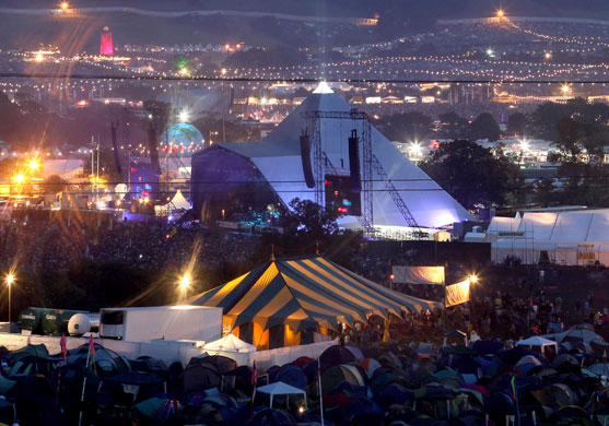 Glastonbury crowds: Glastonbury crowds 2009 Neil Young