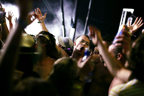 Godwin Glastonbury day 2: Martin Godwin: Glastonbury 2009 Day 2 dance tent