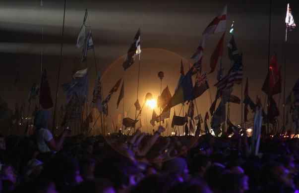 Bruce Springsteen: Fans cheer as Bruce Springsteen performs