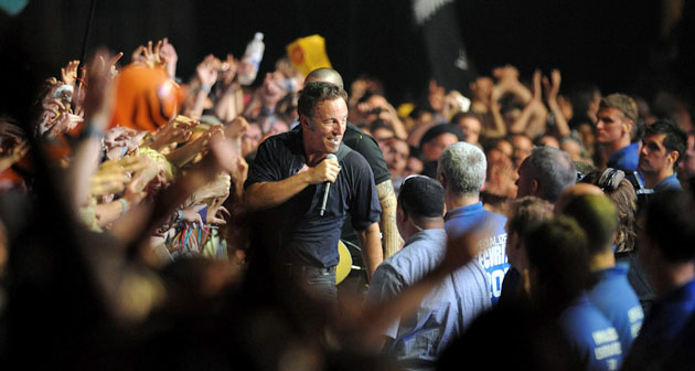 Bruce Springsteen: Bruce Springsteen amongst the crowd