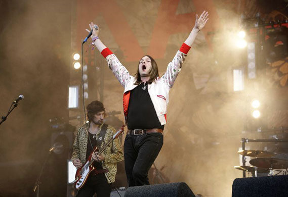 Saturday at Glastonbury: Saturday at Glastonbury 2009: Kasabian
