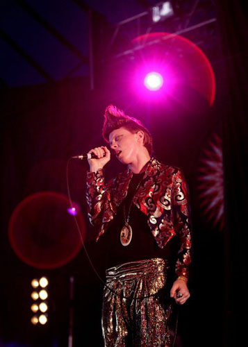 Saturday at Glastonbury: Saturday at Glastonbury 2009: La Roux