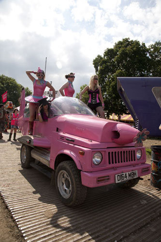 Trash City: Saturday at Glastonbury 2009: Trash City