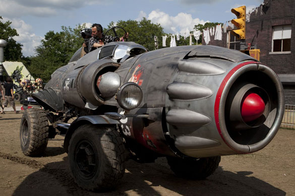 Trash City: Saturday at Glastonbury 2009: Trash City