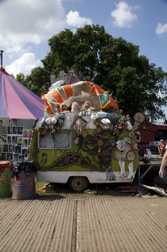 Trash City: Saturday at Glastonbury 2009: Trash City