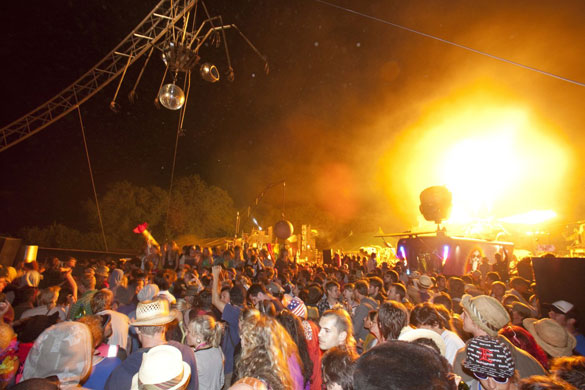 Trash City: Saturday at Glastonbury 2009: Trash City