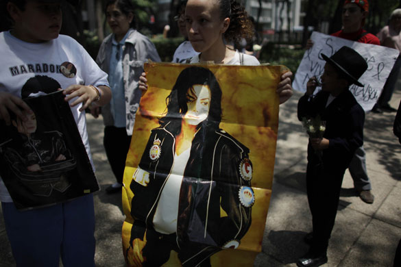 28 June 2009: Mexico City, Mexico: A Michael Jackson fan holds a picture during a vigil