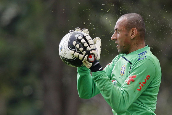 24sport: Gomes catches the ball