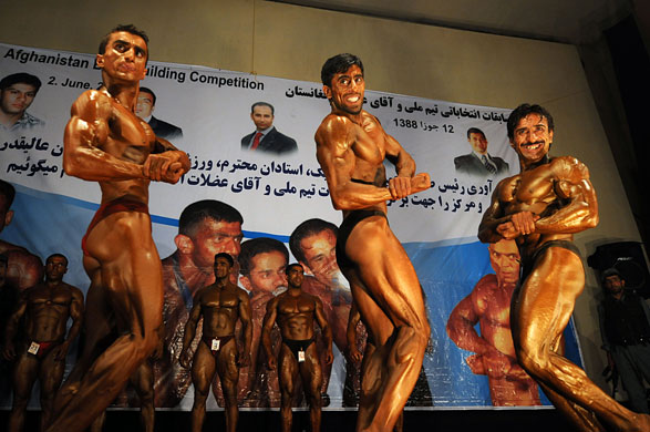 24sport: Afghan bodybuilders flex their muscles at the Mr Afghanistan competition