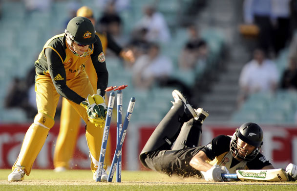 24sport: Brad Haddin attemps to run out Peter McGlashan