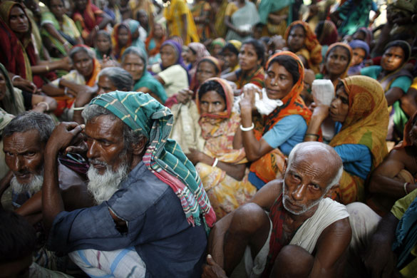 3 June 2009: Shatkhira, Bangladesh: People displaced from their homes by a tidal wave