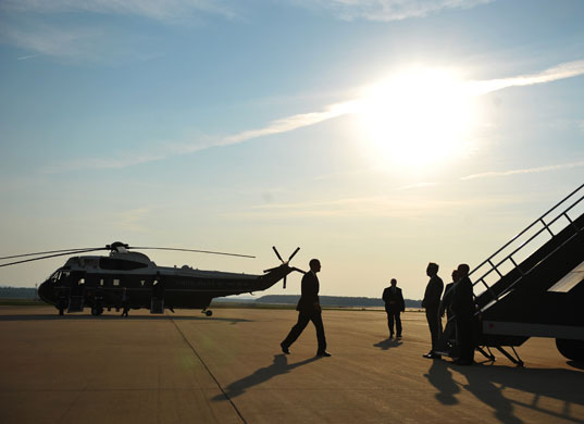 3 June 2009: Chantilly , US: Barack Obama walks towards Air Force One