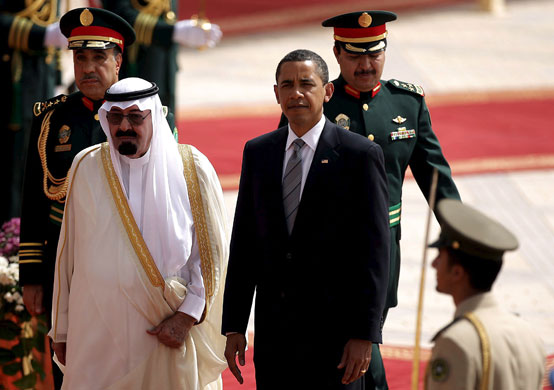 Obama in Saudi Arabia: Saudi King Abdullah and President Barack Obama at the welcoming ceremony