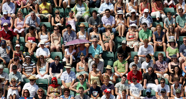 Heatwave: Spectators soak up the sun at Wimbledon