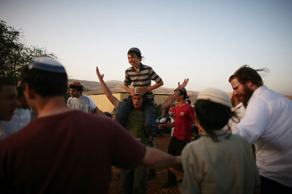 24 hours: Jewish settlers dance and sing in Maoz Ester, West Bank