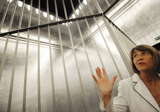 Venice Biennale Gallery 2: Christine Albanel visits Claude Lévêque's installation Le Grand Soir